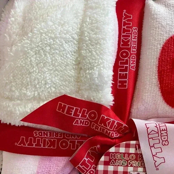 New Gift Box Hello Kitty Pink Christmas 60" x 90" Plush Sherpa Throw Blanket - Picture 3 of 5